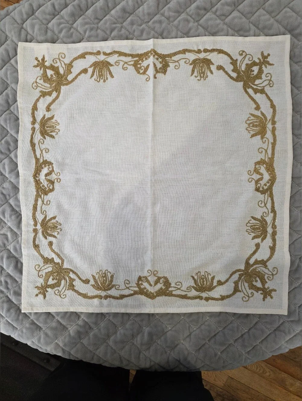 6pc Pier 1 Imports Dinner Napkins W/ Intricate Gold Floral Border Embroidery
